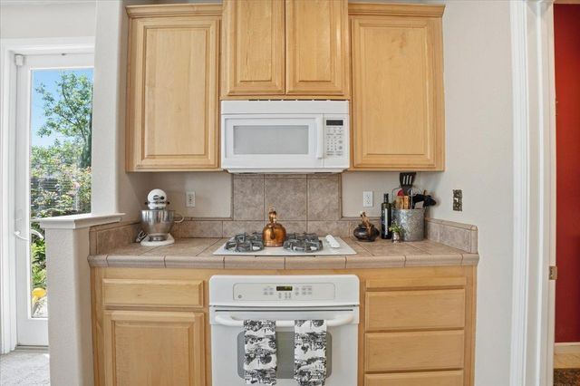 2718 San Juan Rd, Sacramento, CA 95833