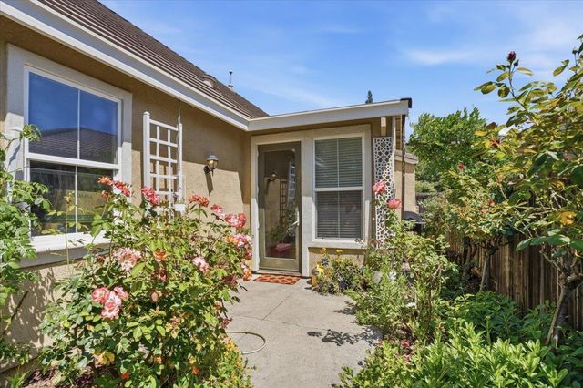 2718 San Juan Rd, Sacramento, CA 95833