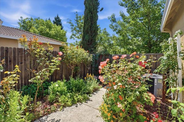 2718 San Juan Rd, Sacramento, CA 95833