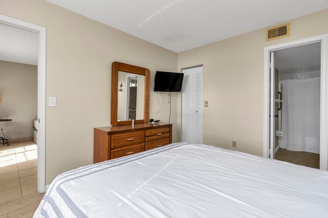 6715 W 26th Drive 101-6, Hialeah, FL 33016