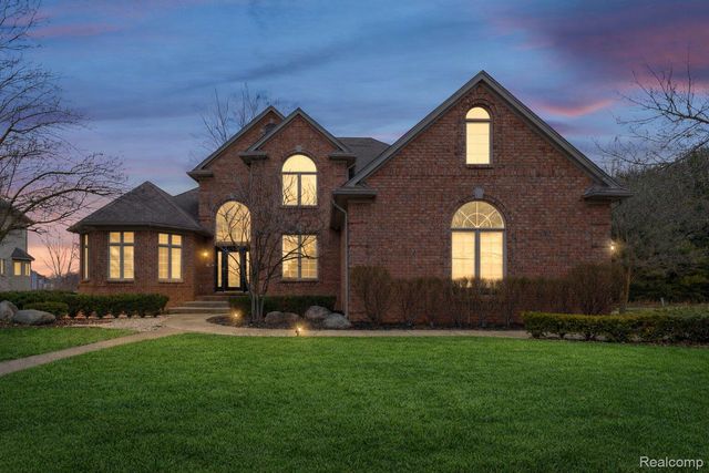 21675 Medallion Court, Macomb Township, MI 48044