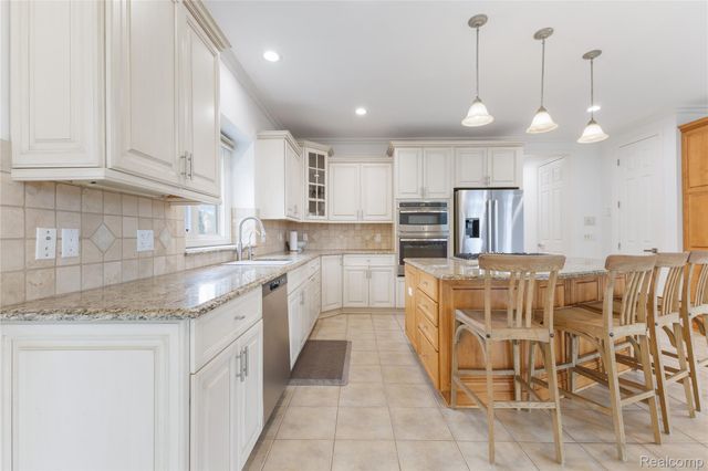 21675 Medallion Court, Macomb Township, MI 48044