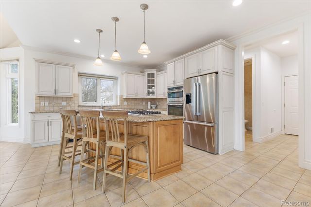 21675 Medallion Court, Macomb Township, MI 48044