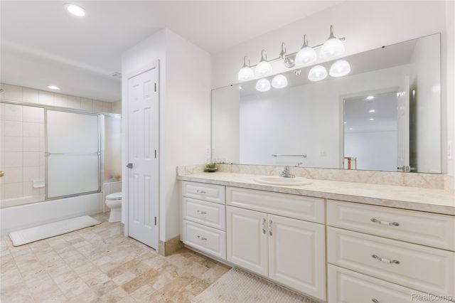 21675 Medallion Court, Macomb Township, MI 48044