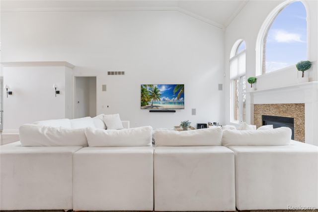 21675 Medallion Court, Macomb Township, MI 48044