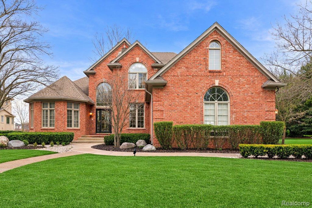 21675 Medallion Court, Macomb Township, MI 48044