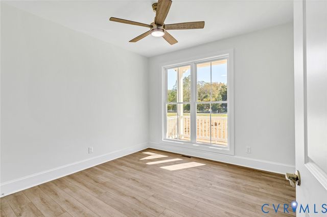 236 Blackwells Wharf Rd, Burgess, VA 22432