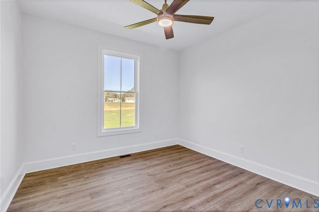 236 Blackwells Wharf Rd, Burgess, VA 22432
