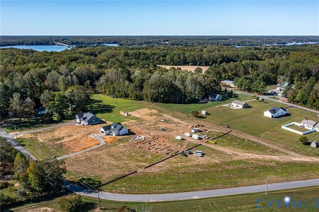 236 Blackwells Wharf Rd, Burgess, VA 22432