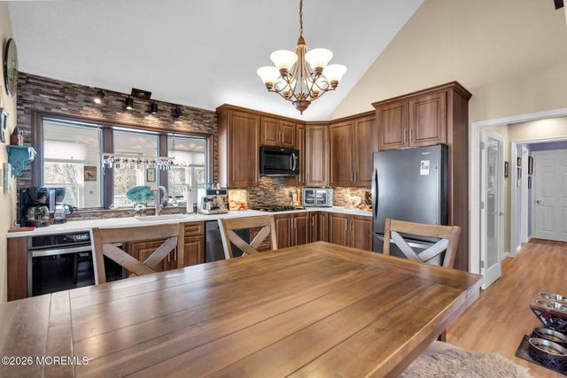 84 Jennings Road, Manahawkin, NJ 08050