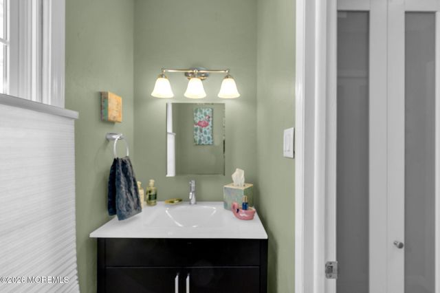 84 Jennings Road, Manahawkin, NJ 08050