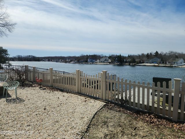 84 Jennings Road, Manahawkin, NJ 08050