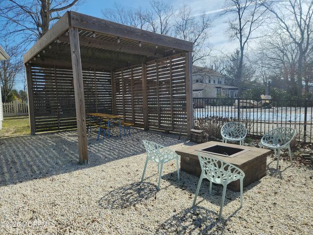 84 Jennings Road, Manahawkin, NJ 08050