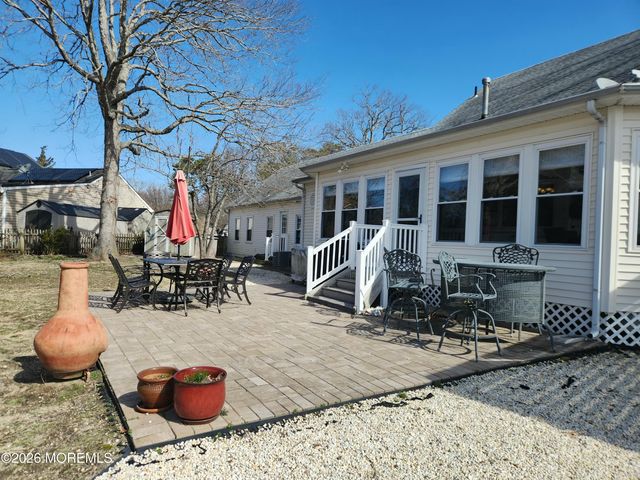 84 Jennings Road, Manahawkin, NJ 08050