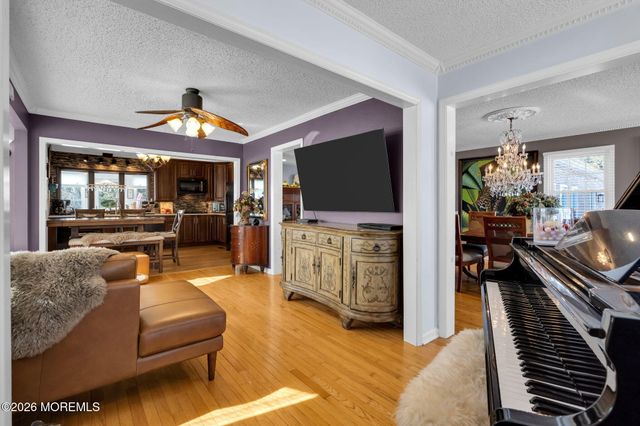 84 Jennings Road, Manahawkin, NJ 08050