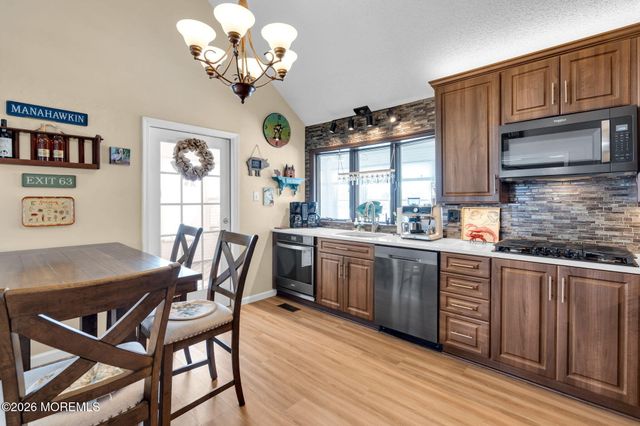 84 Jennings Road, Manahawkin, NJ 08050