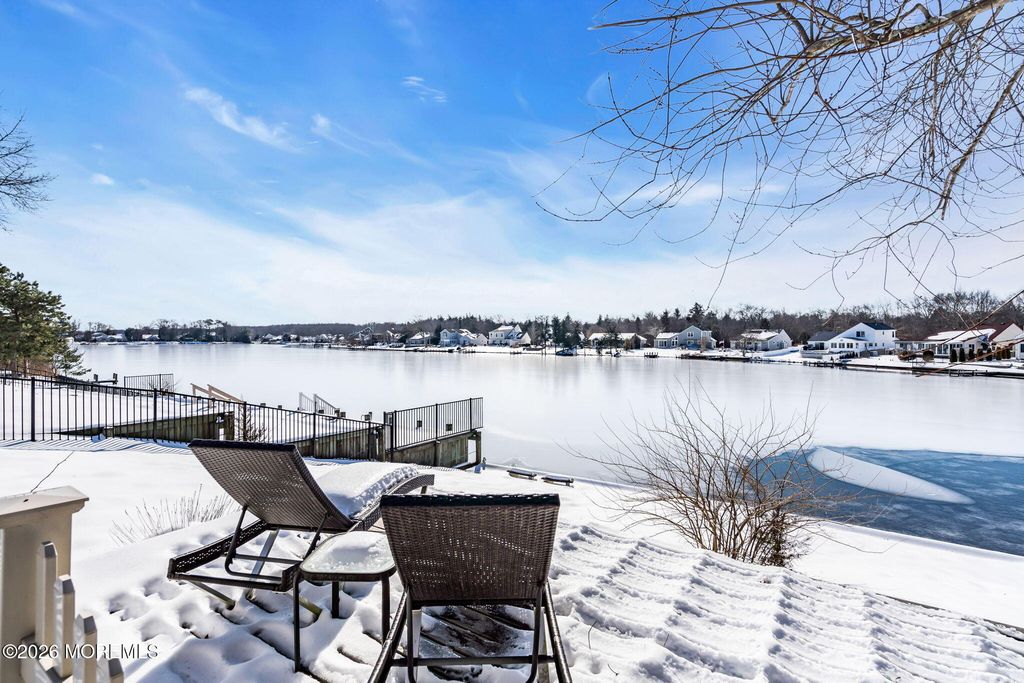 84 Jennings Road, Manahawkin, NJ 08050