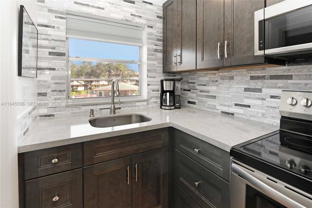 5300 Washington St E207, Hollywood, FL 33021