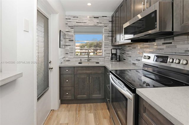 5300 Washington St E207, Hollywood, FL 33021