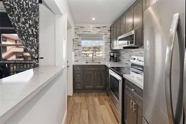 5300 Washington St E207, Hollywood, FL 33021