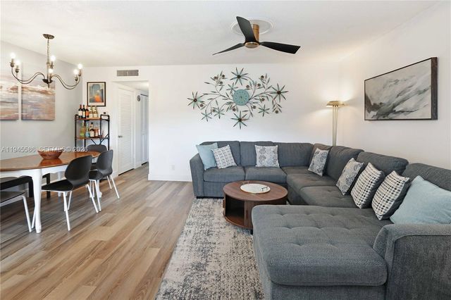 5300 Washington St E207, Hollywood, FL 33021