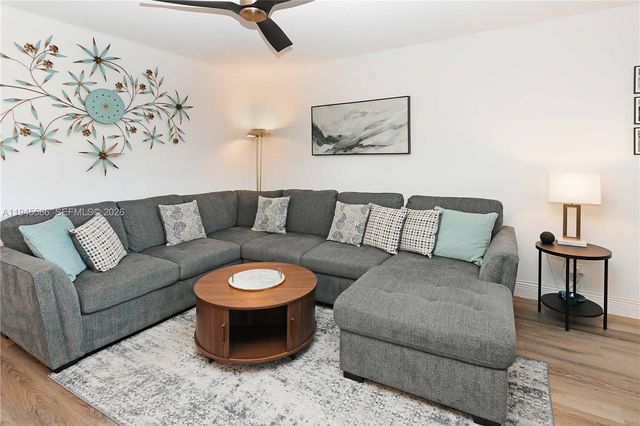 5300 Washington St E207, Hollywood, FL 33021