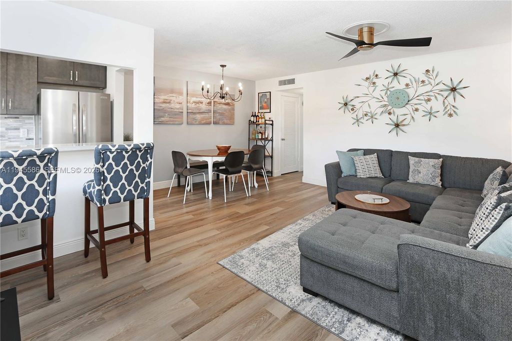 5300 Washington St E207, Hollywood, FL 33021