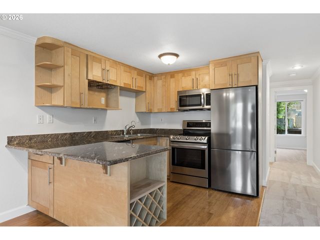 7937 Sw 40TH Ave I, Portland, OR 97219