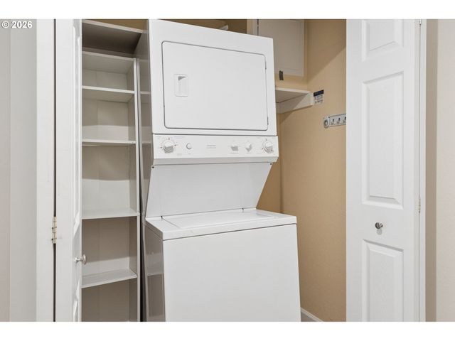 7937 Sw 40TH Ave I, Portland, OR 97219