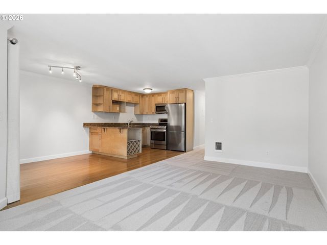 7937 Sw 40TH Ave I, Portland, OR 97219
