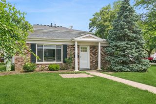 546 E Old Willow Road 249A, Prospect Heights, IL 60070
