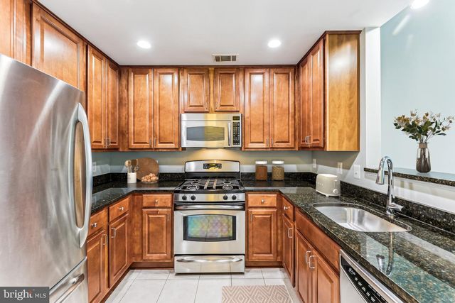 3851 ARISTOTLE CT #1-412, Fairfax, VA 22030
