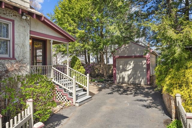 18 Glendale Ave, Melrose, MA 02176