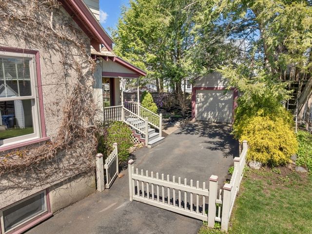 18 Glendale Ave, Melrose, MA 02176