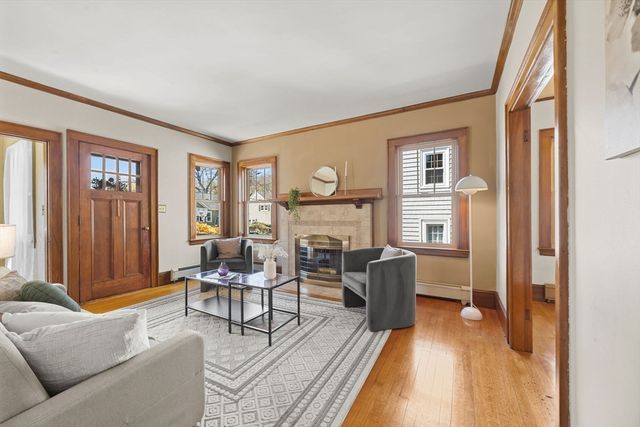 18 Glendale Ave, Melrose, MA 02176