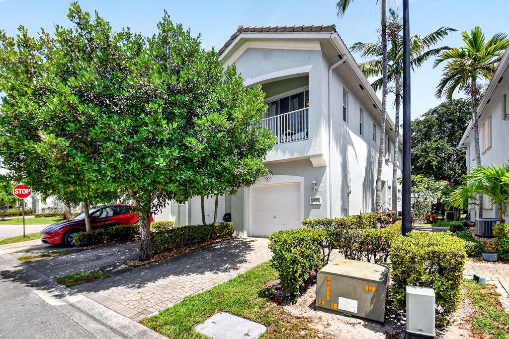 3271 Laurel Ridge Circle, Riviera Beach, FL 33404