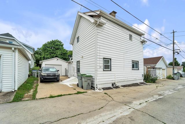 3222 S 11th STREET, Milwaukee, WI 53215