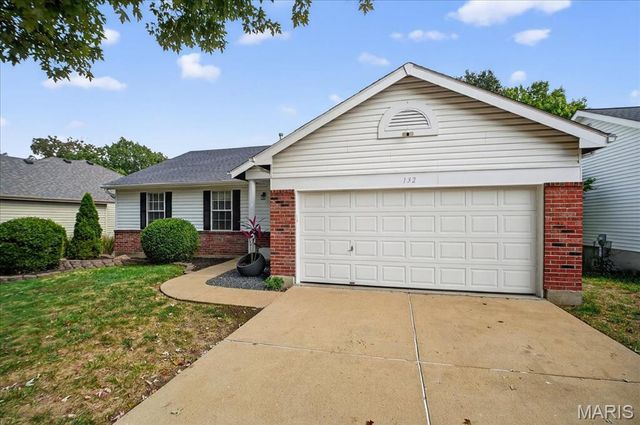 132 Hunters Green Lane, Eureka, MO 63025