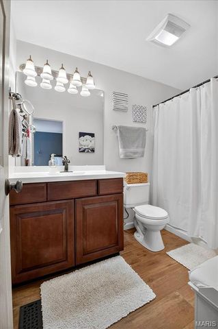 132 Hunters Green Lane, Eureka, MO 63025