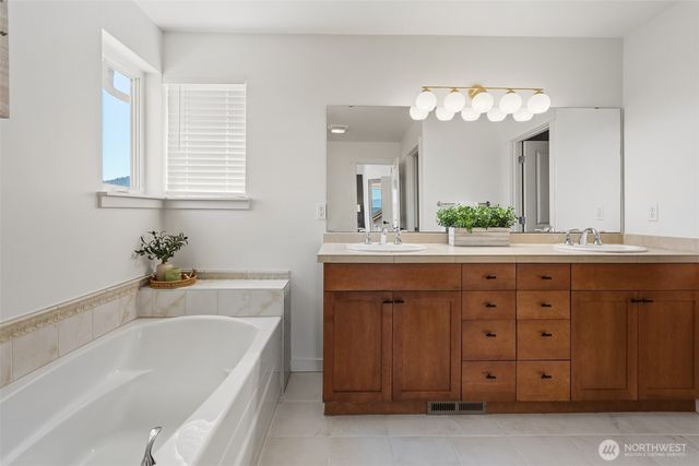 581 Mountain View Lane NW, Issaquah, WA 98027