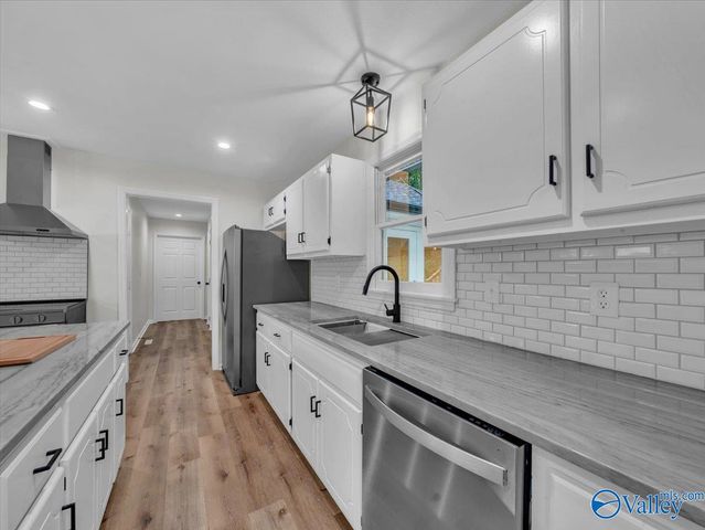 1729 Forest Drive, Guntersville, AL 35976