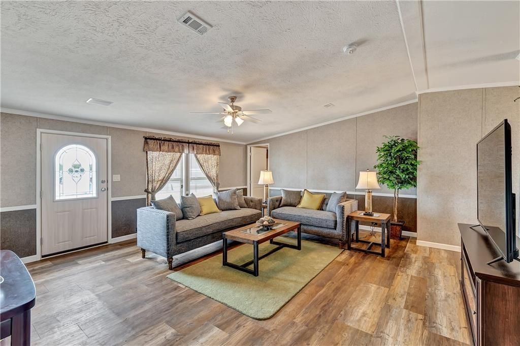 141 Brianna CIR, Johnson City, TX 78636