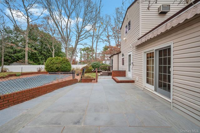 18 Leary Lane, Nesconset, NY 11767