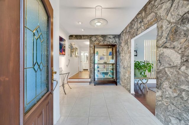 18 Leary Lane, Nesconset, NY 11767