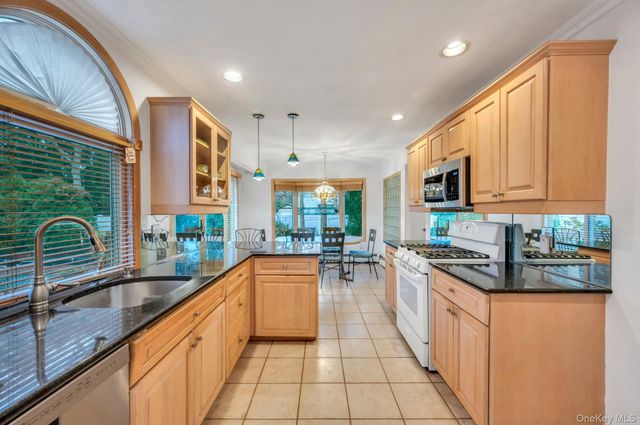 18 Leary Lane, Nesconset, NY 11767