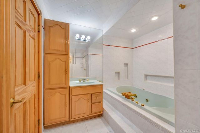 18 Leary Lane, Nesconset, NY 11767