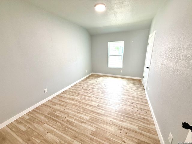 2706 Observation Dr Apt 3, San Antonio, TX 78227