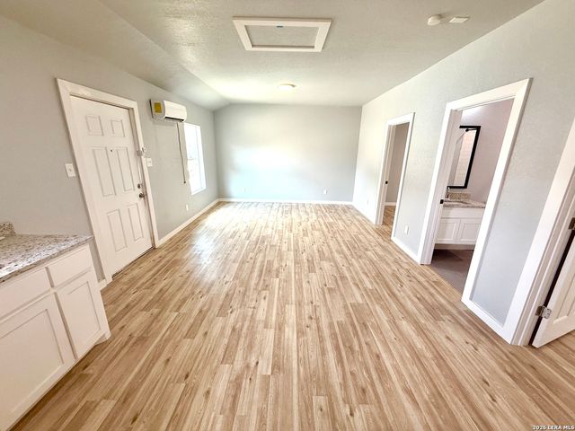 2706 Observation Dr Apt 3, San Antonio, TX 78227