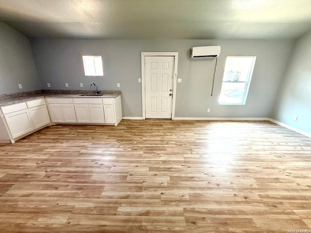 2706 Observation Dr Apt 3, San Antonio, TX 78227