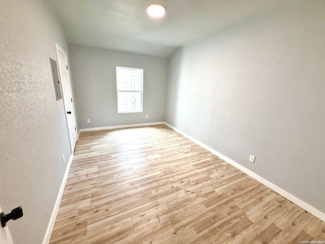 2706 Observation Dr Apt 3, San Antonio, TX 78227